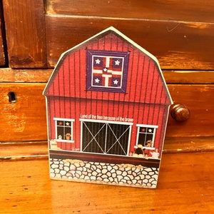 New Land of the Free Chunky
Barn Sitter Americana decor